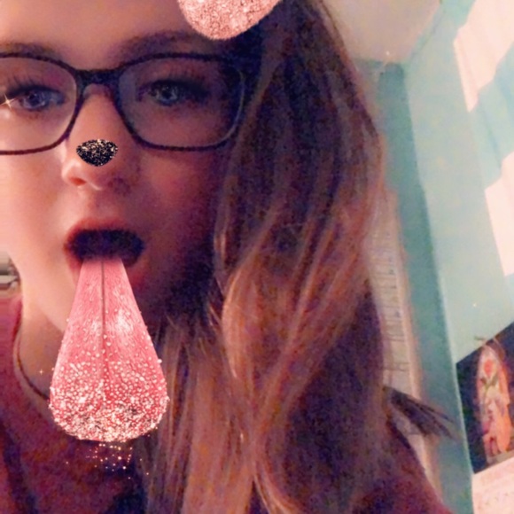 Meet your Posher, Becca - Picture 7 of 8